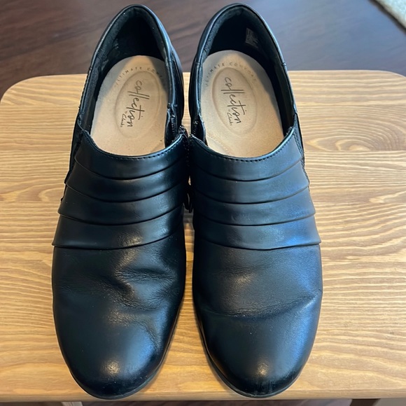 Clark Booties size 9 regular width. - Picture 1 of 6